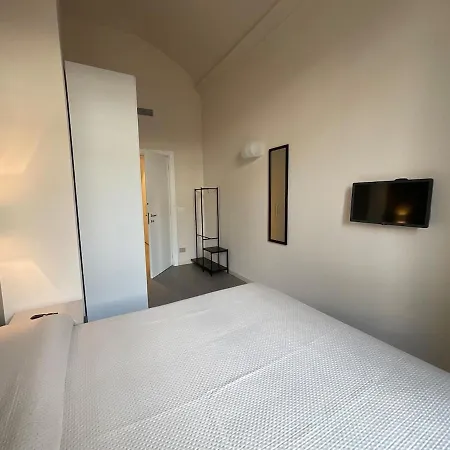 Elegant In Downtown Apartment