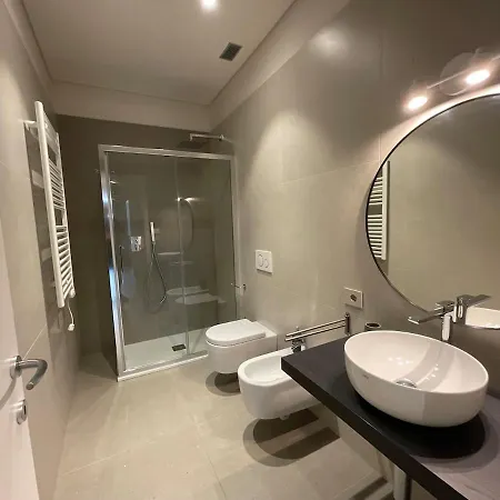 Elegant In Downtown Apartment *