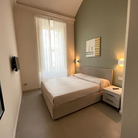 Elegant In Downtown Apartment *