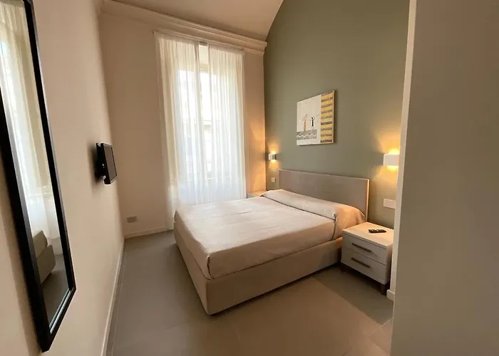 Elegant In Downtown Apartment *