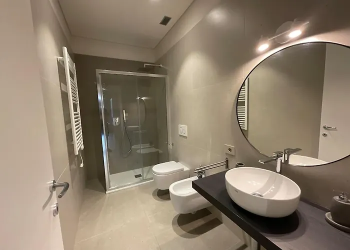 Elegant In Downtown Apartment *